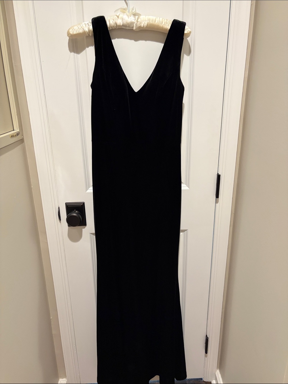 Classic Black Velvet V-Neck Evening Dress